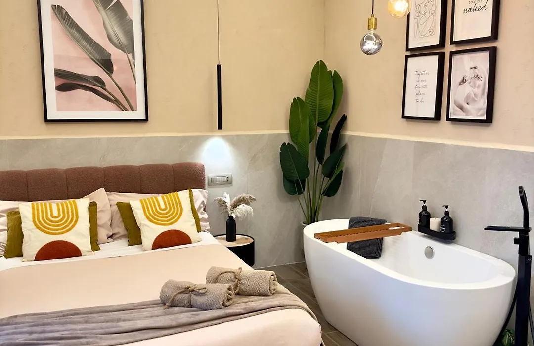 Falco Deluxe Home - Naples Airport & Town-1