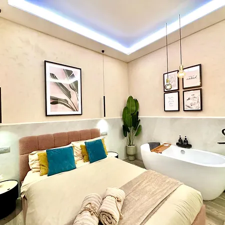 Falco Deluxe Home - Naples Airport & Town-2